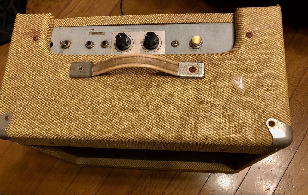 国産マツダ真空管などで、50年代ビンテージギターアンプ作って曲も作ろうと。