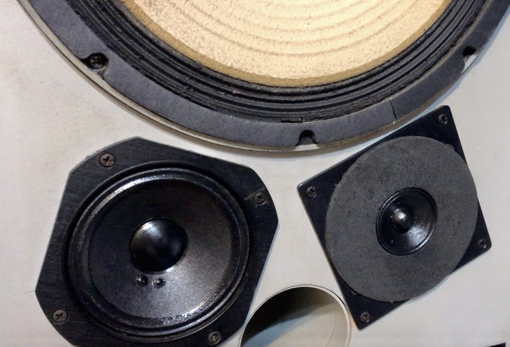 猫の爪で毛玉だらけのサランネット、爪の穴だらけのスピーカーをリペア。JBL LE25-2